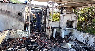 Jandarmanın dikkati evi alevlerden kurtaramadı