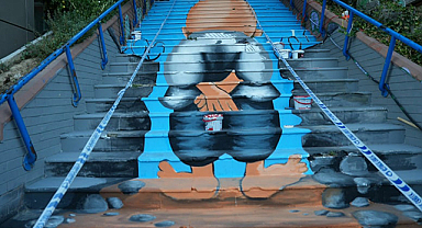 Merdivenlerdeki Filistin bayrağını boyadılar