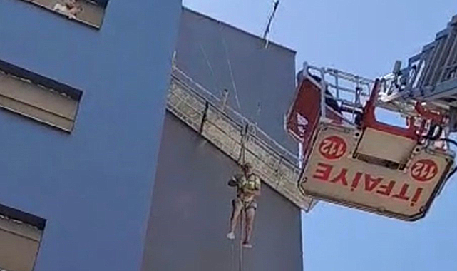 Mersin'de halatı kopan iskelede asılı kalan Ömer Kapar'ın imdadına itfaiye yetişti