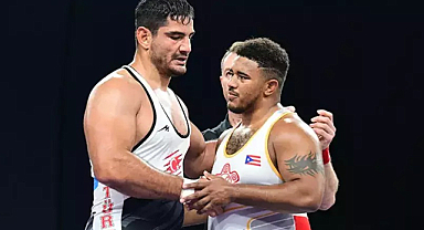 Milli güreşçi Taha Akgül olimpiyatlarda yarı finale yükseldi