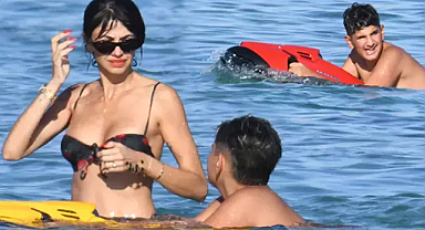 Nihan Akkuş Çeşme'de tatil yapıyor