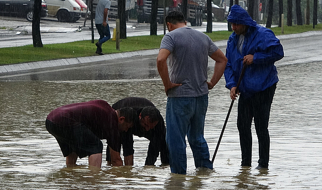 Ordu'da sağanak yağış hayatı felç etti