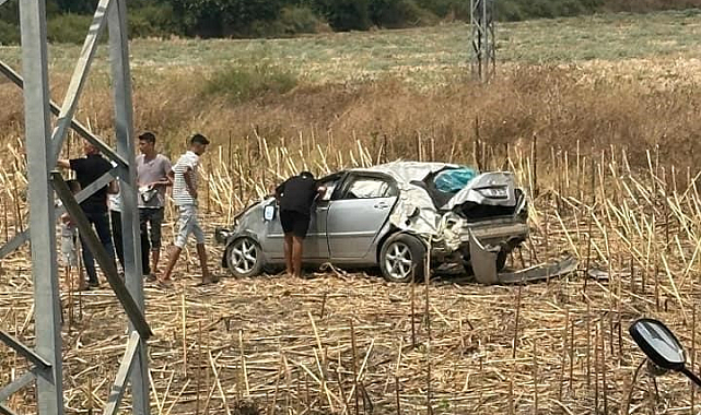 Osmaniye'de otomobil tarlaya uçtu