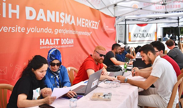 Samsun Büyükşehir Belediyesi'nden gençlere üniversite tercihi desteği