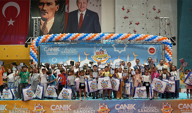 Samsun Canik'te 3 bin çocuk hediyelerine kavuştu