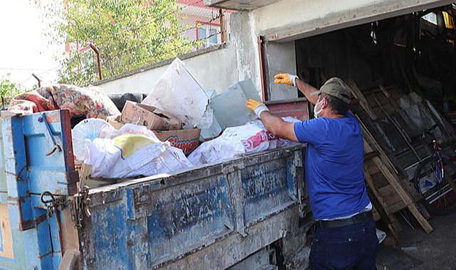 Samsun’da çöp ev! 4 römork çöp tahliye edildi