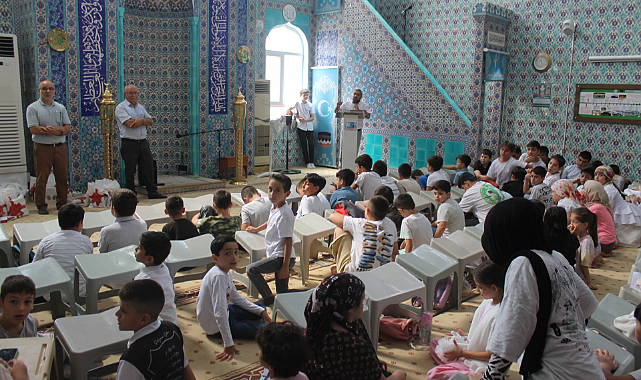 Samsun'da Kur'an kursu öğrencilerine hediye verildi