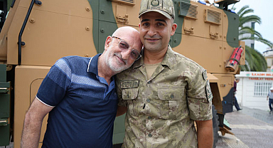 Samsun'da vatandaşlar Zafer Bayramı programında askerlerle buluştu