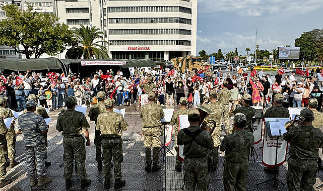 Samsun'da Zafer Bayramı kutlamaları renkli görüntülere sahne oldu