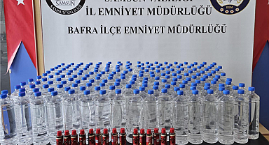 Samsun'un Bafra ilçesinde bir evde 200 litre etil alkol ile 15 alkol kiti ele geçirildi