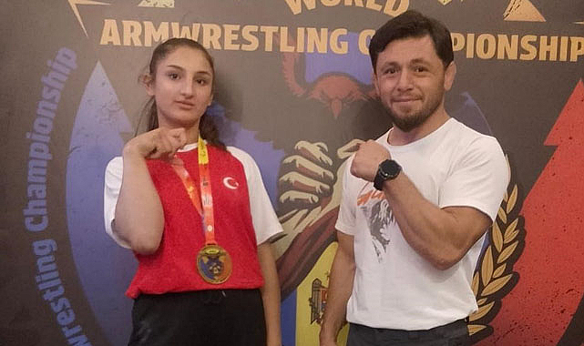 Samsun'un yetiştirdiği Şaziye Demir bilek güreşinde dünya şampiyonu oldu
