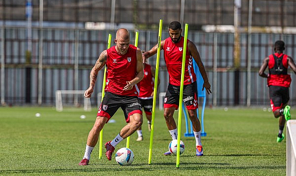 Samsunspor'da savunmanın güvencesi Rick van Drongelen