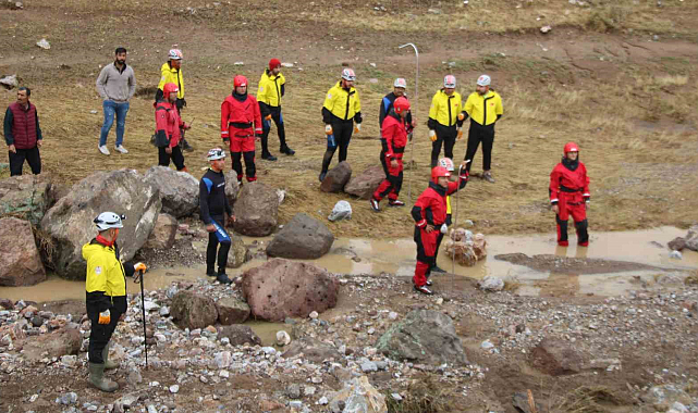 Selde kaybolan vatandaşın kıyafetleri bulundu