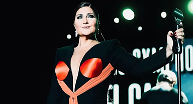 Sibel Can cesur kıyafetiyle gündem oldu