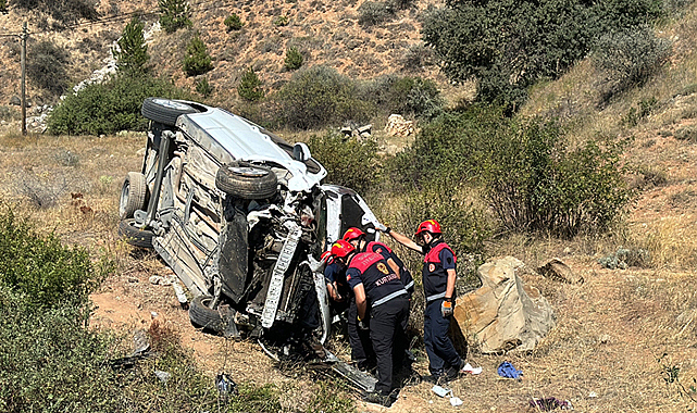 Sivas'ta araç takla attı! 4'ü çocuk 6 kişi yaralandı