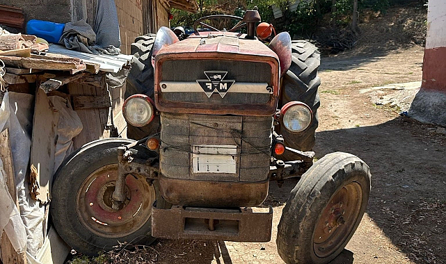 Tamir ettiği traktörün altında kalan adam hayatını kaybetti