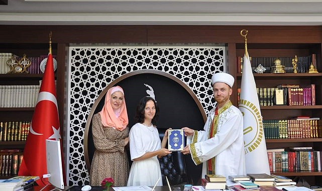 Tatil için geldikleri Alanya'da müslüman oldular