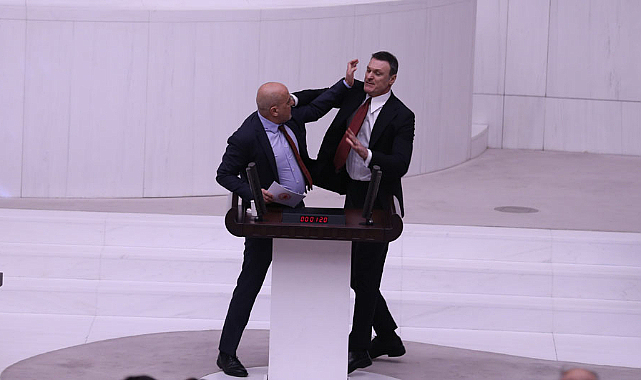 TBMM'de kavgaya eden Alpay Özalan ve Ahmet Şık'a kınama cezası verildi