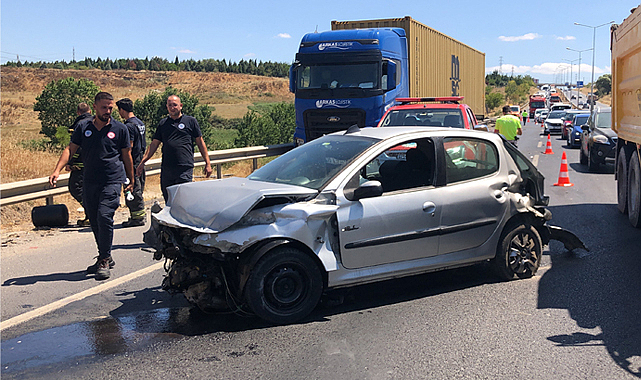 Tekirdağ'da, kazada hurdaya dönen otomobilde yaralanan genç kadın hastaneye kaldırıldı