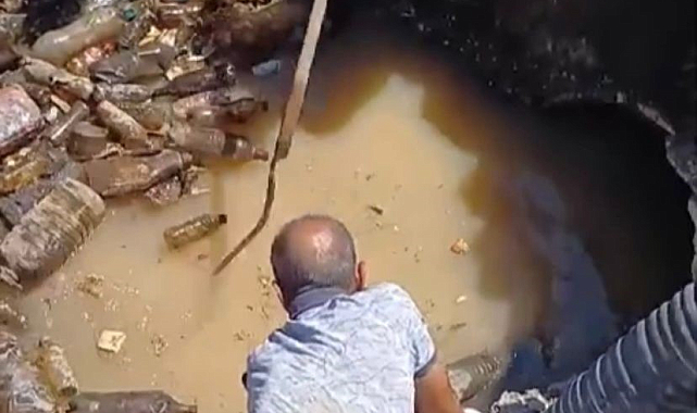 Tıkanan sulama kanalından hayvan leşleri çıktı, ekipler hayrete düştü