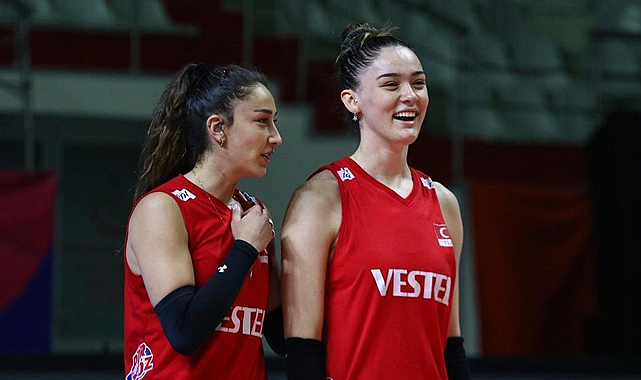 Türkiye İtalya maçı öncesi Zehra Güneş ve Hande Baladın kararı