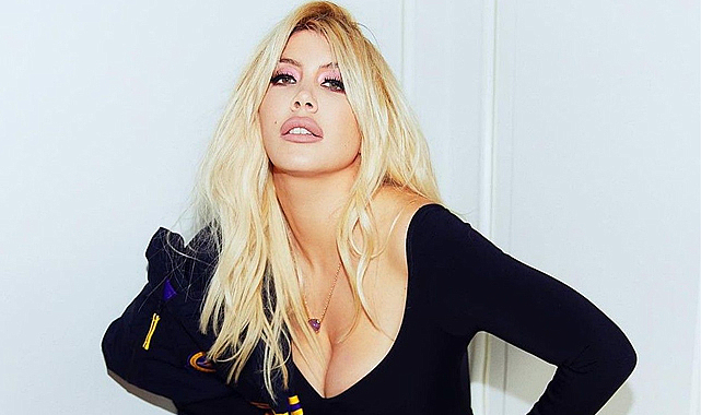Wanda Nara'nın başka bir erkek ile dudak dudağa poz verdi