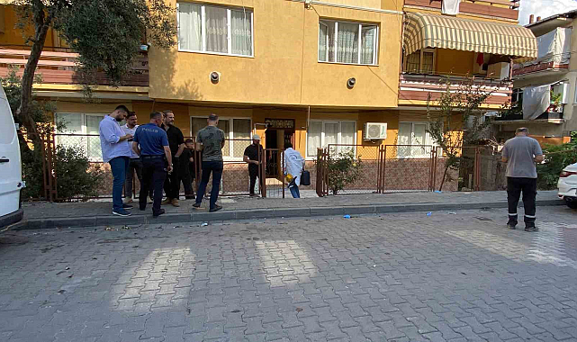Abisiyle yaşadığı evde bıçaklanmış halde ölü bulundu