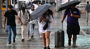 Ankara'da sağanak yağış hayatı felç etti