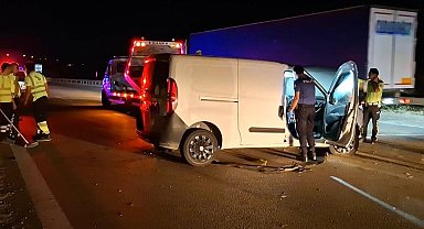 Araç bariyerlere çarptı: 1 ölü, 1 yaralı