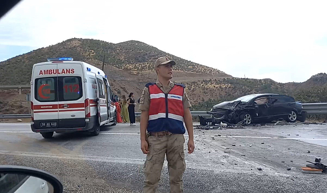 Araçlar kafa kafaya çarpıştı: 8 yaralı