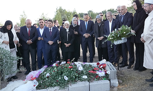 Bakanlar Narin Güran'ın kabrini ziyaret etti