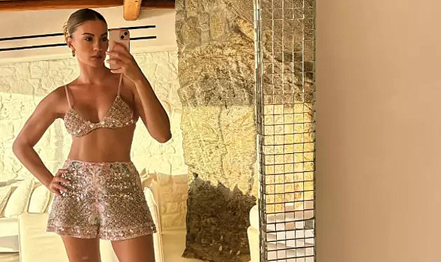 Burcu Özberk, parıltılı bikinisiyle beğeni aldı