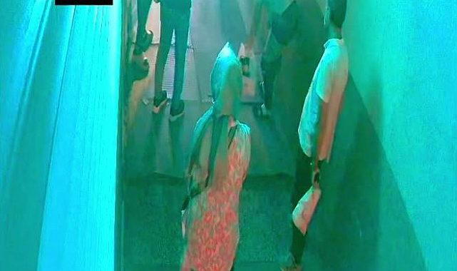 Çaldığı telefonu vermek istemeyince soyunmaya başladı