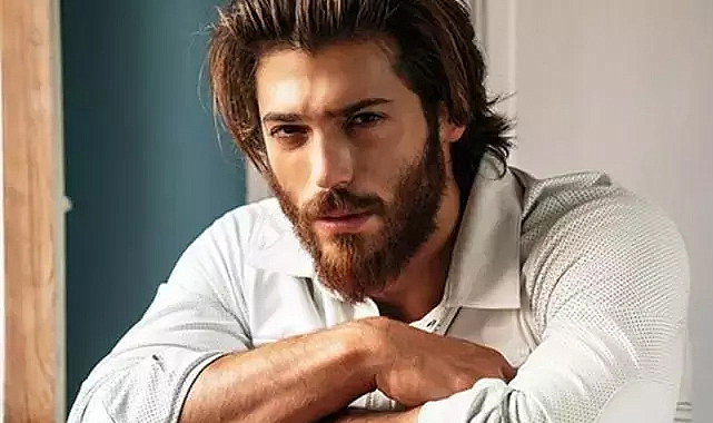 Can Yaman ile fotoğraf çektirmek isteyenler servet harcıyor
