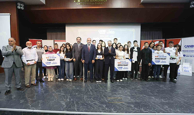 Canik'te başarılı öğrencilere hediye yağmuru