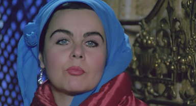 Fatma Girik, erkek kılığında geneleve gitti 