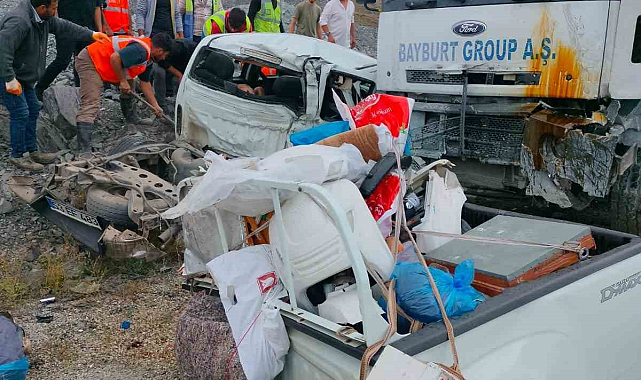 Feci kaza: 2 ölü, 2 yaralı