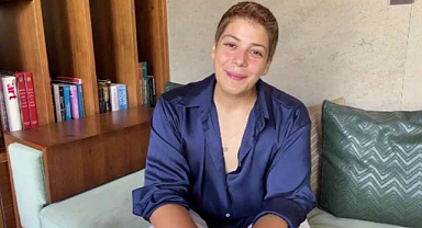 Ferah Zeydan sahneden düştü! Konsere devam etti