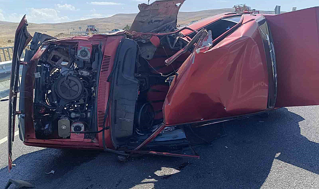 Fiat Tofaş marka otomobil kağıt gibi buruştu: 9 yaralı