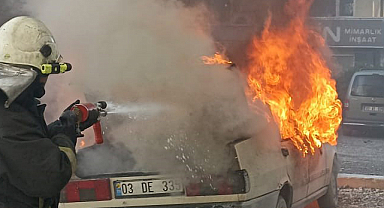 Fiat Tofaş otomobil alevlere teslim oldu