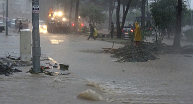 Giresun'da sağanak yağış hayatı felç etti