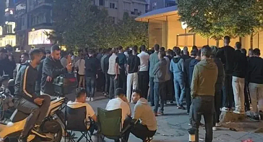 İphone karaborsası duyanları şaşırttı! Geceden sıraya girenlerin sebebi belli oldu