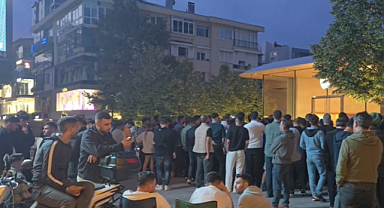 İphone’un yeni modeli için kuyruk görenleri şaşırttı, 120 bin TL’lik telefon sırası