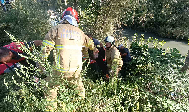 Irmağa atlayan 15 yaşındaki kızı belediye personeli kurtardı