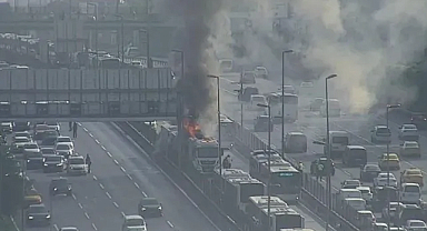 İstanbul’da metrobüs yangını! Trafik yoğunluğu oluştu