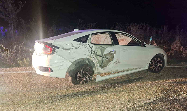 Kamyonet iki araçla çarpıştı: 1'i ağır 7 yaralı