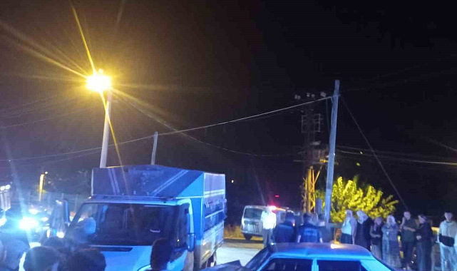 Kamyonetle çarpışan Tofaş hurdaya döndü