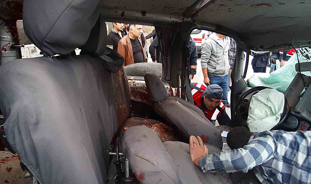 Kazada etraf kırmızıya boyandı, kan sandıkları salça çıktı