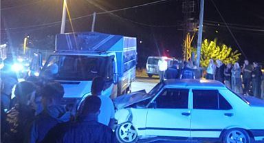 Kazaya karışan Tofaş hurdaya döndü: 3 yaralı