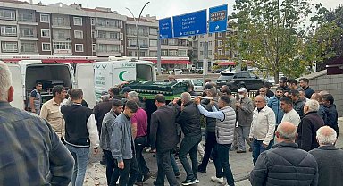 Komşu cinayetine kurban giden 2 çocuk annesi son yolculuğuna uğurlandı